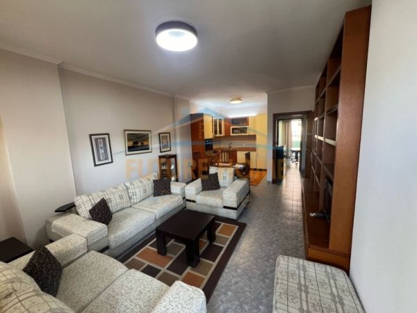 Tirane, jepet me qera apartament 2+1 Kati 4, 85 m² 550 € 