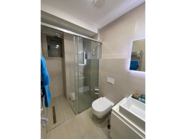 Tirane, jepet me qera apartament 1+1+Ballkon Kati 4, 64 m² 950 € (Blloku)