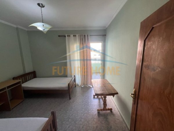 Tirane, jepet me qera apartament 2+1 Kati 4, 85 m² 550 € (Komuna e Parisit)
