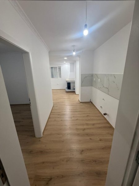 Tirane, shitet apartament 2+1 Kati 5, 72 m² 165.000 € (Komuna e Parisit)