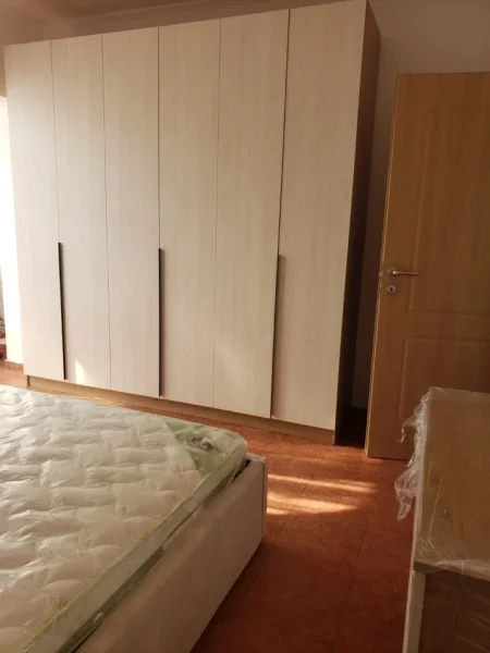 Tirane, jepet me qera apartament 2+1+Ballkon Kati 9, 105 m² 650 € (Komuna e parisit)