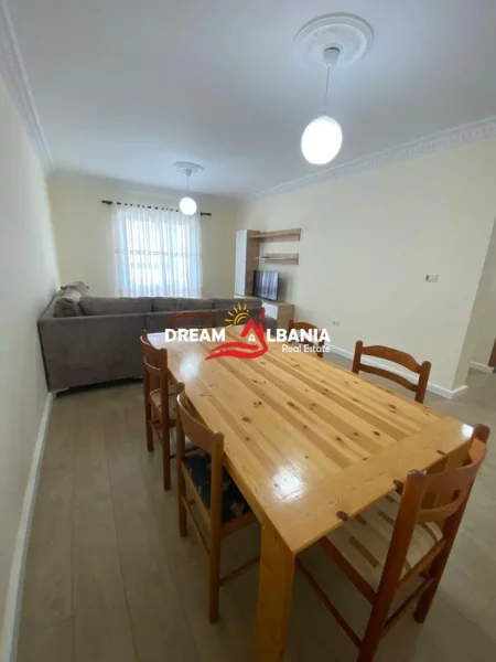 Tirane, jepet me qera apartament 2+1 Kati 7, 99 m² 550 € (ne Rrugen Dritan Hoxha, prane spitalit Ushtarak)