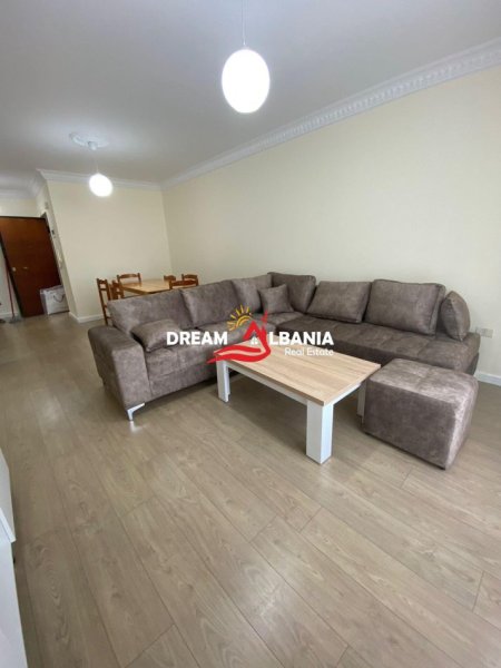 Tirane, jepet me qera apartament 2+1 Kati 7, 99 m² 550 € (ne Rrugen Dritan Hoxha, prane spitalit Ushtarak)