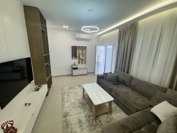Jepet me qera shpi private 1+1 me oborr e parkim 80 m² 450 € (Mjull bathore)