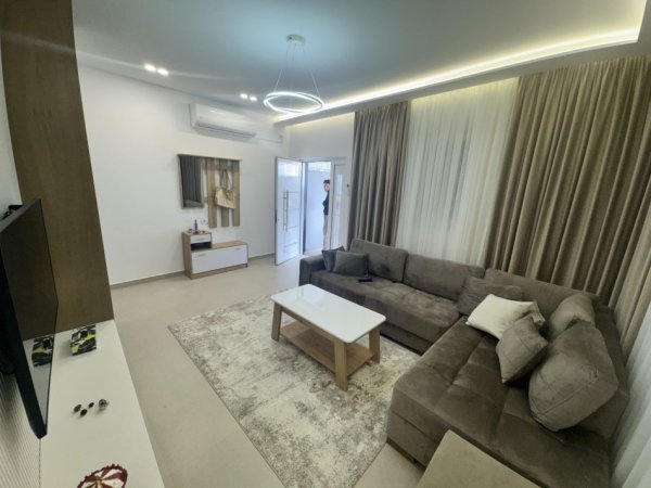 Jepet me qera shpi private 1+1 me oborr e parkim 80 m² 450 € (Mjull bathore)