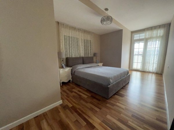 Jepet me qera shpi private 1+1 me oborr e parkim 80 m² 450 € (Mjull bathore)