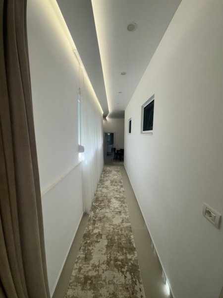 Jepet me qera shpi private 1+1 me oborr e parkim 80 m² 450 € (Mjull bathore)