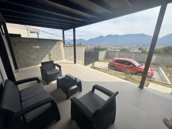 Jepet me qera shpi private 1+1 me oborr e parkim 80 m² 450 € (Mjull bathore)