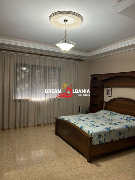 Tirane, jepet me qera apartament 2+1 Kati 3, 130 m² 550 € (Xhamllik)
