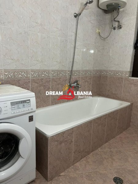 Tirane, jepet me qera apartament 2+1 Kati 3, 130 m² 550 € (Xhamllik)