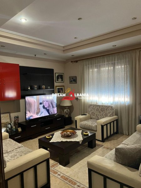 Tirane, jepet me qera apartament 2+1 Kati 3, 130 m² 550 € (Xhamllik)