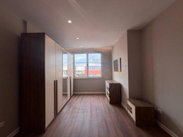 Tirane, shitet apartament 2+1+Ballkon Kati 8, 102 m² 145.000 € (Unaza e re)