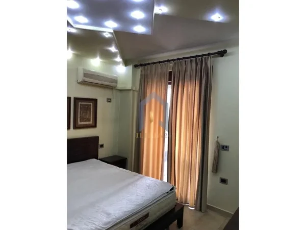 Tirane, jap me qera apartament 3+1+Ballkon Kati 9, 130 m² 1.000 € (Bllok Afer Juridikut)