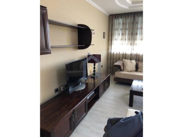 Tirane, jap me qera apartament 3+1+Ballkon Kati 9, 130 m² 1.000 € (Bllok Afer Juridikut)
