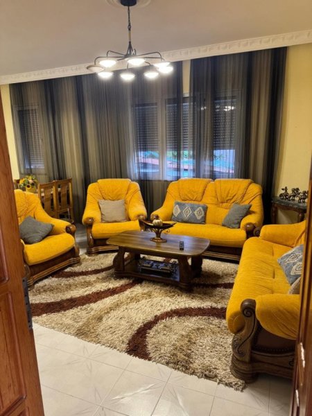 Tirane, jepet me qera Vile 2+1 Kati 1, 110 m² 450 € (kodra e priftit)