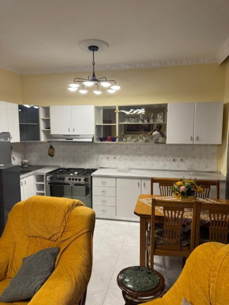 Tirane, jepet me qera Vile 2+1 Kati 1, 110 m² 450 € (kodra e priftit)
