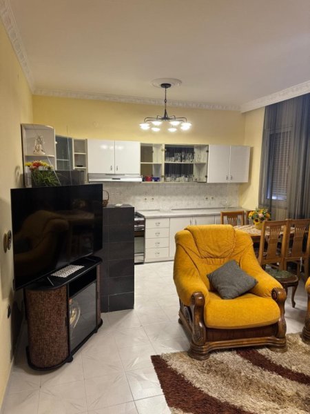 Tirane, jepet me qera Vile 2+1 Kati 1, 110 m² 450 € (kodra e priftit)