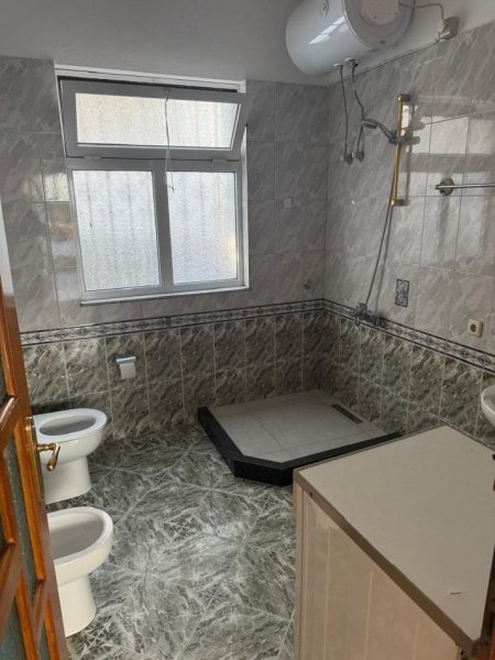 Tirane, jepet me qera Vile 2+1 Kati 1, 110 m² 450 € (kodra e priftit)
