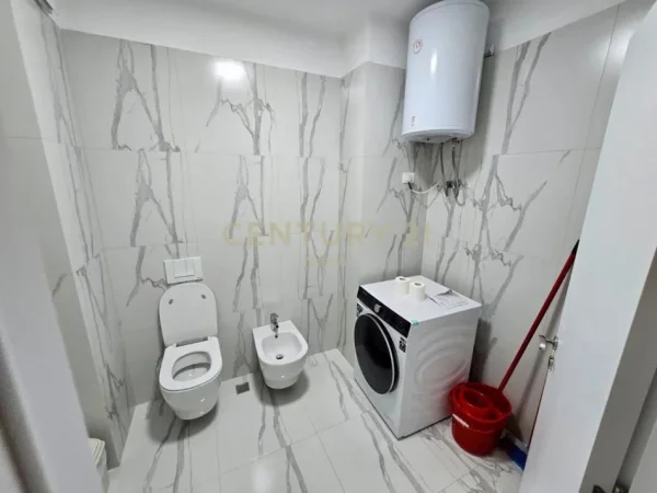 Tirane, jap me qera apartament 2+1+Ballkon Kati 5, 110 m² 650 € (Rruga "Hamdi Pepo")