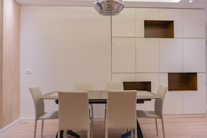 Tirane, jepet me qera apartament 2+1+Ballkon , 8 m² (kodra e diellt)