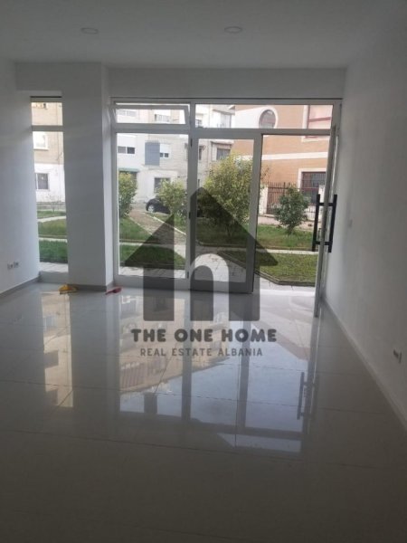 Tirane, jepet me qera zyre Kati 0, 30 m² 400 € (Vasil Shanto)