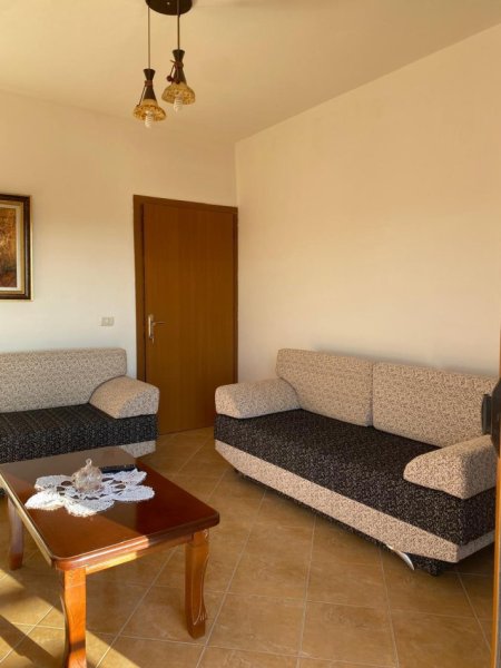 DURRES APARTAMENT 1+1 ME QIRA   350 €