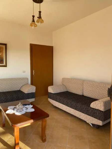 DURRES APARTAMENT 1+1 ME QIRA   350 €