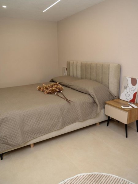 Tirane, jepet me qera apartament 1+1 Kati 1, 700 €