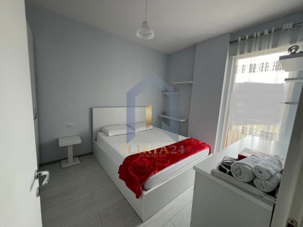 Tirane, jap me qera apartament 1+1+Ballkon Kati 4, 52 m² 650 € (Zoja E Keshillit te Mire / zogu i zi)
