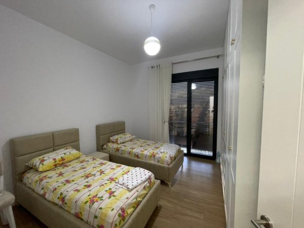 Tirane, jepet me qera apartament 2+1+Ballkon Kati 2, 100 m² 800 € (selit)