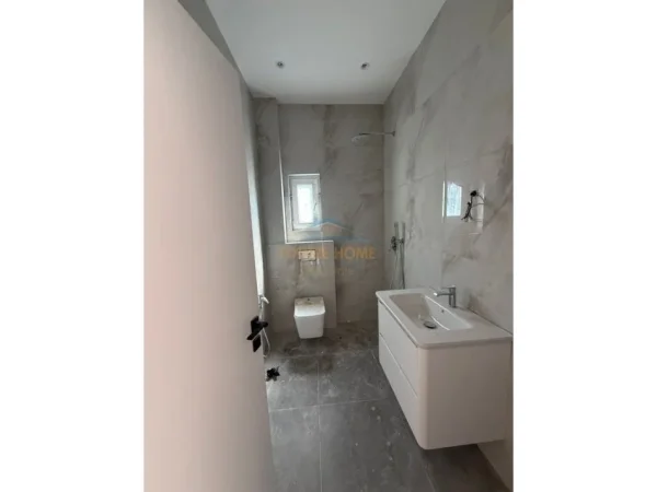 Tirane, shitet apartament 1+1+Ballkon Kati 1, 55 m² 91.440 € (Ali Dem)