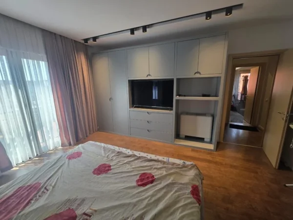 Tirane, jepet me qera apartament 2+1+Ballkon Kati 6, 115 m² 750 € (nexho konomi)