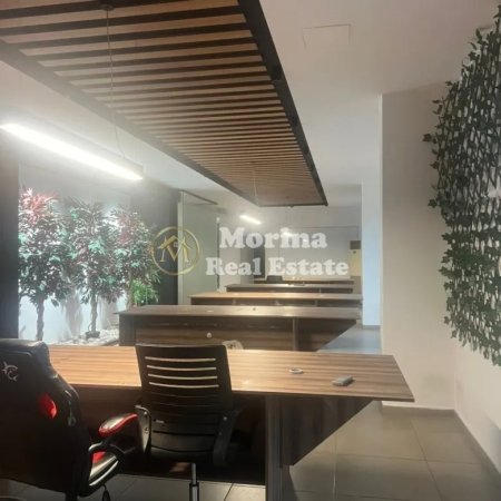 Tirane, jepet me qera ambjent biznesi Kati 1, 288 m² 2.300 € (Ish Fusha Aviacionit — Kompleksi Turdiu 2,)