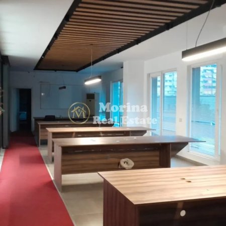 Tirane, jepet me qera ambjent biznesi Kati 1, 288 m² 2.300 € (Ish Fusha Aviacionit — Kompleksi Turdiu 2,)