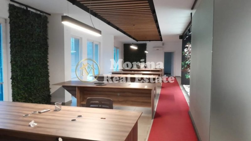 Tirane, jepet me qera ambjent biznesi Kati 1, 288 m² 2.300 € (Ish Fusha Aviacionit — Kompleksi Turdiu 2,)