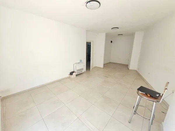 Tirane, jepet me qera zyre Kati 7, 112 m² 650 € (rruga e barrikadave)