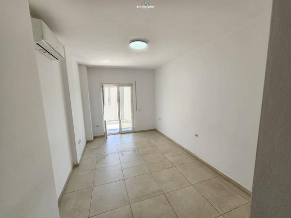 Tirane, jepet me qera zyre Kati 7, 112 m² 700 € (rruga e barrikadave)