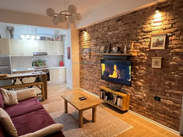 Tirane, shitet apartament 1+1+Ballkon Kati 1, 64 m² 152.500 € (Rruga e Kavajes)
