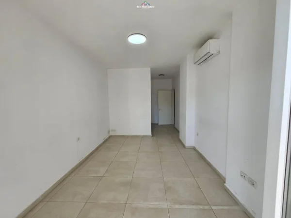 Tirane, jepet me qera zyre Kati 7, 112 m² 650 € (rruga e barrikadave)