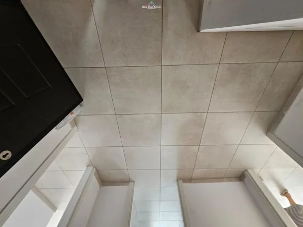 Tirane, jepet me qera zyre Kati 7, 112 m² 650 € (rruga e barrikadave)