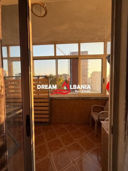 Tirane, jepet me qera apartament 2+1 Kati 5, 75 m² 550 € (prane Dispancerise)