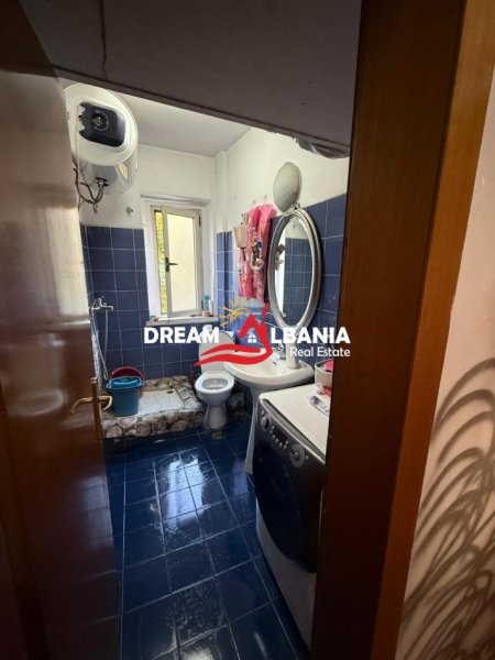 Tirane, jepet me qera apartament 2+1 Kati 5, 75 m² 550 € (prane Dispancerise)
