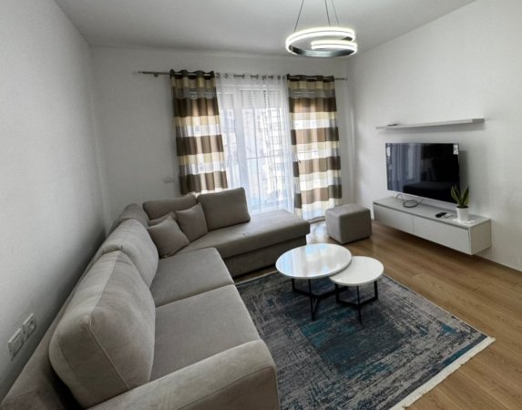 Tirane, jap me qera apartament 2+1+Ballkon , 100 m² 800 € (rruga muzaket)