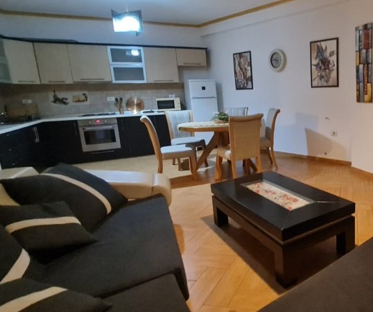 Tirane, jepet me qera apartament 2+1+Ballkon Kati 2, 115 m² 660 € (don bosko)