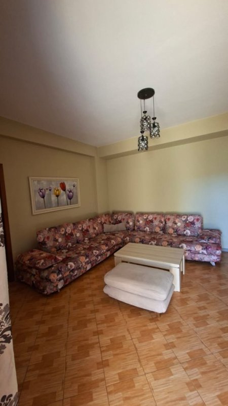Tirane, jepet me qera apartament 1+1 Kati 3, 105 m² 450 € 