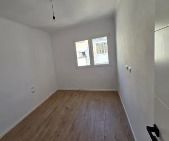 Tirane, shitet apartament 2+1+Ballkon Kati 5, 55 m² 128.000 € (don bosko)