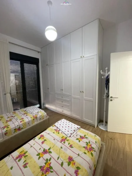 Tirane, jepet me qera apartament 2+1 Kati 1, 120 m² 800 € (selite)