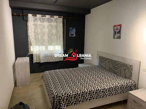 Tirane, jepet me qera apartament 2+1 Kati 2, 90 m² 600 € (Rruga Fortuzi)
