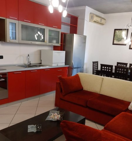 Tirane, jap me qera apartament 2+1+Ballkon Kati 8, 80 m² 600 € (rruga panorama)