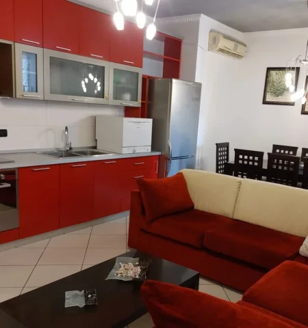 Tirane, jap me qera apartament 2+1+Ballkon Kati 8, 80 m² 600 € (rruga panorama)